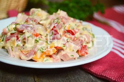 Saláta szalámi, paradicsom, sajt, bors - enni ott (kolbász saláta paprika sajt és paradicsom) Saláta szalámi, paradicsom, sajt, bors - enni ott