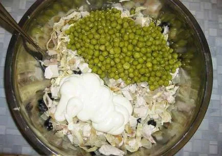 Saláta füstölt emlő és a gomba puff és a hagyományos (füstölt csirkemell) Saláta füstölt emlő- és gombával puff közönséges