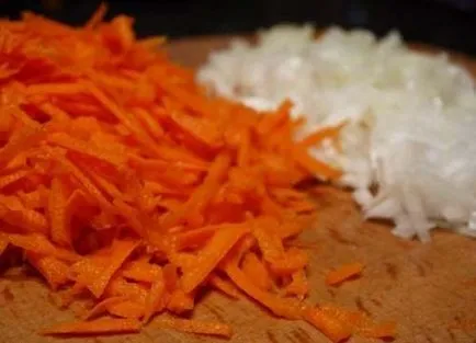 Saláta füstölt emlő és a gomba puff és a hagyományos (füstölt) Saláta füstölt emlő- és gombával puff közönséges
