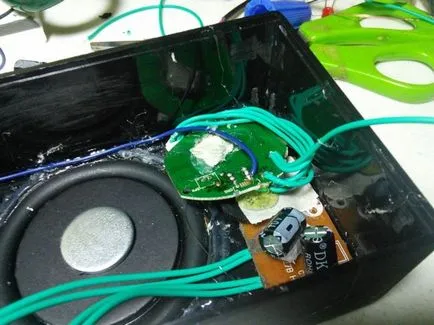 Házi bluetooth hangszóró a kezével