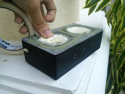 Házi bluetooth hangszóró a kezével