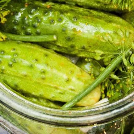 A legegyszerűbb, hogy készítsen sós uborka (1 liter víz)
