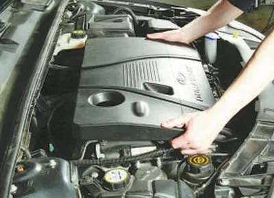 Ki- és beszerelése a dekoratív burkolat a motor ford mondeo 4 kézikönyv (beállítás) Ki- és beszerelése a dekoratív burkolat a motor, Ford Mondeo kézikönyv 4