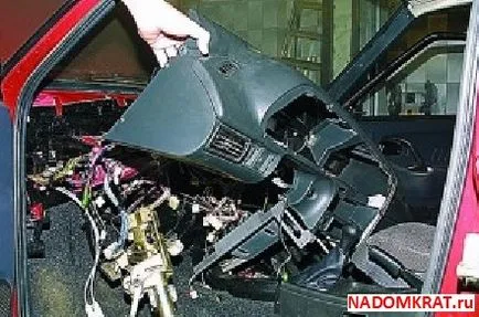 Eltávolítása a műszerfal 2114, hogyan kell értelmezni a torpedó (torpedó) Eltávolítása a műszerfal a 2114-es torpedó hogyan szétszedni