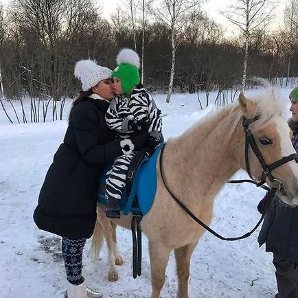 Sunny fia - Evelina Bledans mindenkit meglepett, csak nézd meg, hogy mit tesz ez a gyerek (Evelyn) Sunny fia - Evelina Bledans mindenkit meglepett, csak nézd meg, mi teszi ezt a gyereket