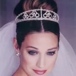 Menyasszonyi frizura a tiara (koronát) Menyasszonyi frizura a tiara