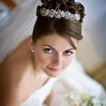 Menyasszonyi frizura a tiara (esküvői frizurák tiara) Menyasszonyi frizura a tiara
