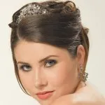 Menyasszonyi frizura a tiara (esküvői frizurák tiara) Menyasszonyi frizura a tiara
