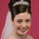 Menyasszonyi frizura a tiara (koronát) Menyasszonyi frizura a tiara