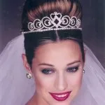 Menyasszonyi frizura a tiara (esküvői frizurák tiara) Menyasszonyi frizura a tiara