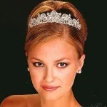 Menyasszonyi frizura a tiara (koronát) Menyasszonyi frizura a tiara