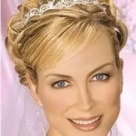 Menyasszonyi frizura a tiara (frizura) Menyasszonyi frizura a tiara