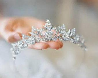 Esküvői Tiaras felmérés típusú, érdekes képek és ajánlások