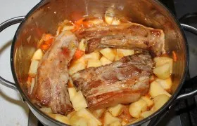 Sertésborda párolt burgonyával - recept lépésről lépésre fotók