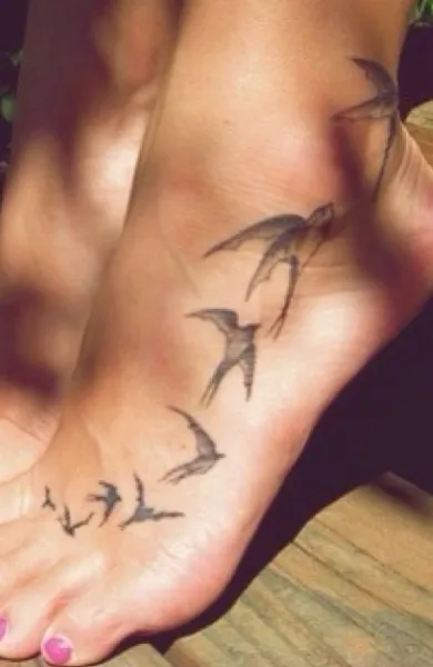 Tattoo madarak - vagyis a tetoválás vázlatok és fényképek (érték) Tattoo madarak - vagyis a tetoválás minták és képek