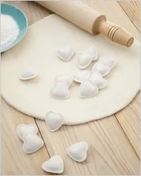 A tésztát ravioli - tészta recept ravioli (hogy előkészítse a tésztát gombóc) A tésztát derelye - tészta receptek gombóc