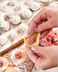 A tészta a gombóc - recept ravioli tésztát (liszt Összetevők verem) A tésztát derelye - tészta receptek gombóc