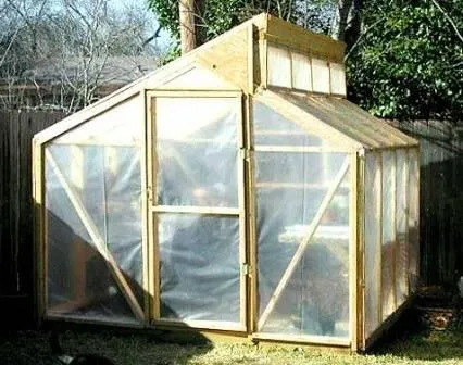Greenhouse egy bárban a kezével