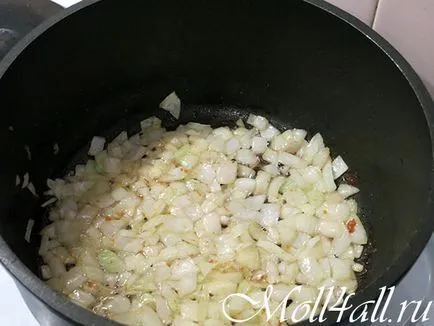Sült krumpli hússal - egy finom sertésborda burgonyás recept egy fotó