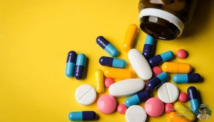 Vitaminok arcráncok gyógyszerész, injekciók és alatt Mezoroller masochki (Mezoroller) Vitaminok ráncokkal a gyógyszertárban, a befecskendezés alatt Mezoroller és masochki
