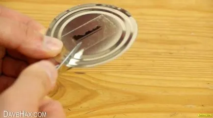 Vzlamyvyuschy „lifehack, hogyan lehet egy pótkulcsot bármely anyag kéznél