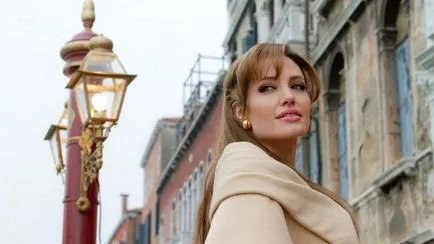 Az élet Angelina Jolie fenyegetett, hogy mi történt a színésznővel (Angelina) Angelina Jolie élete veszélyben, mi történt a színésznő