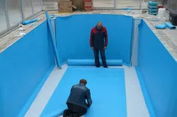 a film telepítés egy uszoda kezük (saját) a film telepítés egy medence a kezüket