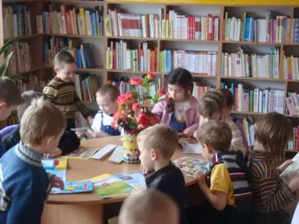 Mit az emberek a könyvtárban (ingyenes téma)