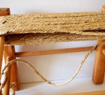 Így a széklet kezével