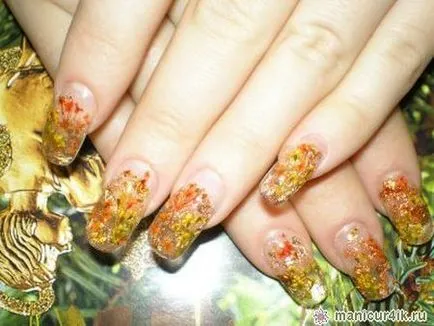 Nail kialakítás szárított virágok - szokatlan és topikális (köröm) Nail design szárított virágok - szokatlan és fontos