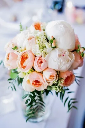 Florists részletesen bazsarózsák esküvő (virág) Florists részletesen bazsarózsa esküvői