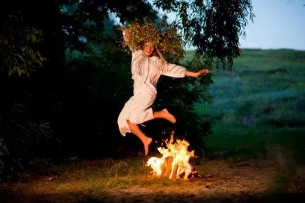 Találgatás én éjjel Ivan Kupala otthon