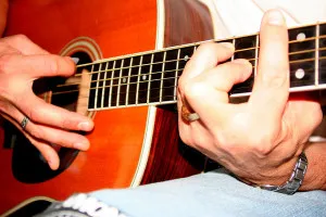 Hogyan kell játszani a gitáron - a leghatékonyabb tanítási módszerek (tanulás) Hogyan kell játszani a gitáron - a leghatékonyabb tanítási módszerek