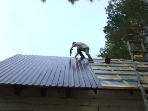 Hogyan erősíthető meg a teraszok a tetőn csavarokkal fotó és videó utasítás (mount) Hogyan erősíthető meg a teraszok a tetőn csavarokkal fotó és videó használati