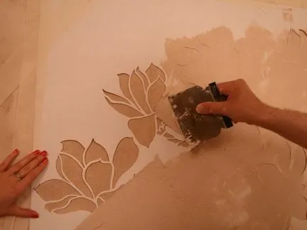 Hogyan kell alkalmazni a stencil a falon a kezüket a fényképet használni stencil falak számára