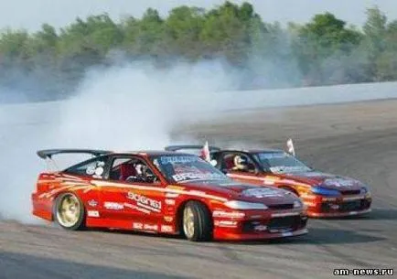 Hogyan lehet megtanulni a drift egy autó vagy motorkerékpár (tanulás, hogyan kell sodródni: gyakorlatok kezdőknek) Hogyan lehet megtanulni a drift egy autó vagy egy motorkerékpár