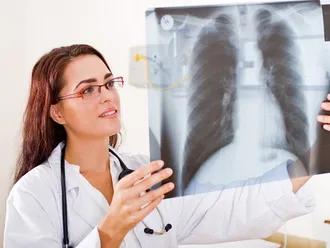 Hogyan lehet megkülönböztetni hurutok bronchitis betegség tüneteit, a kezelés a népi jogorvoslati otthon