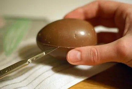 Hogyan kell megnyitni a Kinder Meglepetés, és zárja vissza az eredeti ajándék szeretteiket
