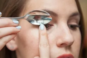 Hogyan Curl a szempillák az otthoni fogó és nélkülük