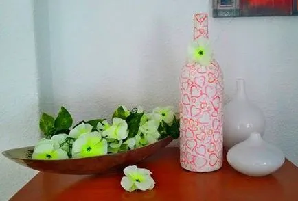 Hogyan kell festeni egy üveg pezsgőt egy esküvő - 5 óra