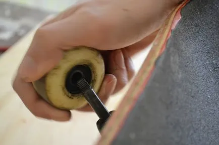 Hogyan változtassuk meg a csapágyakat gördeszka lifehack származó LFD (változás gördeszka csapágyak) Hogyan változtassuk meg a csapágyakat gördeszka lifehack származó LFD