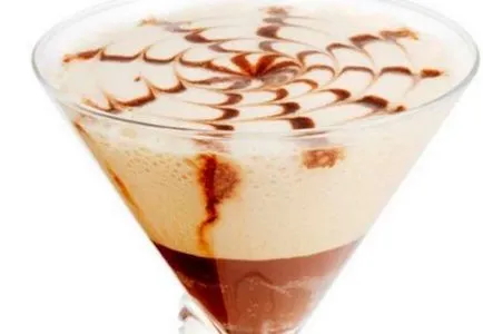 Főzni otthon koktélt fagylalt és juice