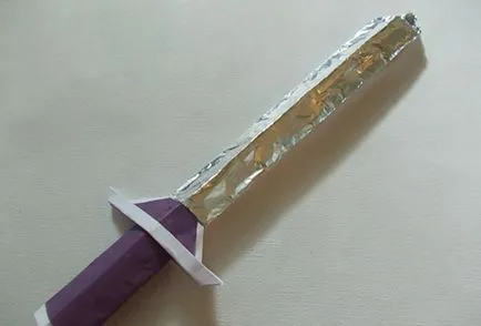 Hogyan készítsünk egy kard ki a papírt a kezét lépésről lépésre fotókkal és videó (csinálni) Hogyan készítsünk egy kard ki a papírt a kezét lépésről lépésre fotókkal és videó