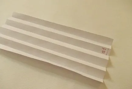 Hogyan készítsünk egy kard ki a papírt a kezét lépésről lépésre fotókkal és videó (kezével) Hogyan készítsünk egy kard ki a papírt a kezét lépésről lépésre fotókkal és videó