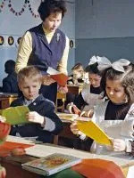 Hogyan készítsünk egy repülőgép kartonból