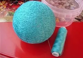 Hogyan készítsünk egy labdát a fonalat a kezüket (saját) Hogyan készítsünk egy labdát a fonalat a kezüket