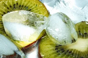 Hogyan készítsünk telt ajkak otthon gyorsan és egyszerűen