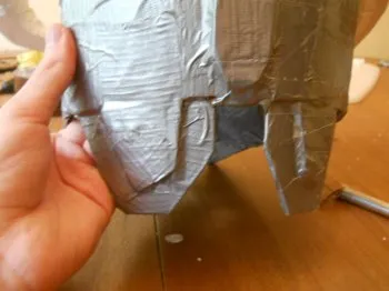 Hogyan készítsünk egy vas sisak kartonból