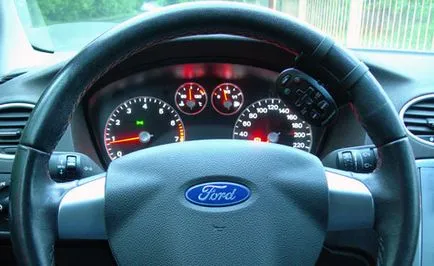 Eltávolítása a műszerfal Ford Focus 2 saját kezűleg (eszközök) Eltávolítása a műszerfal Ford Focus 2 saját kezűleg