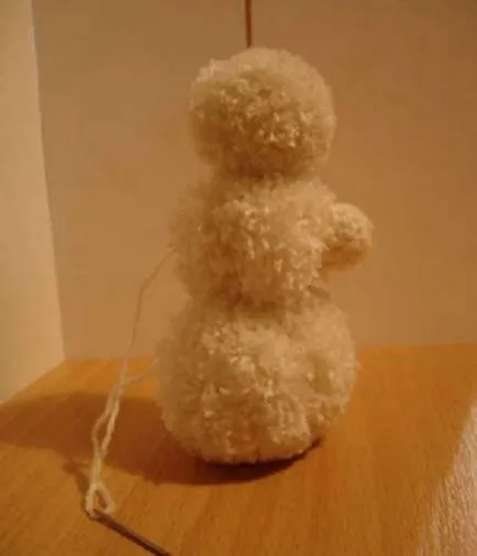 Hogyan kell varrni a játék a pompon fonal kezük (fotó) (karton papír) Hogyan kell varrni a játék a pompon fonal kezük (fotó)